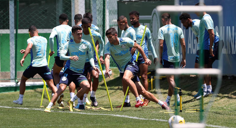 Jogadores do Palmeiras treinam na Academia de olho no Athletico-PR pelo Brasileirão