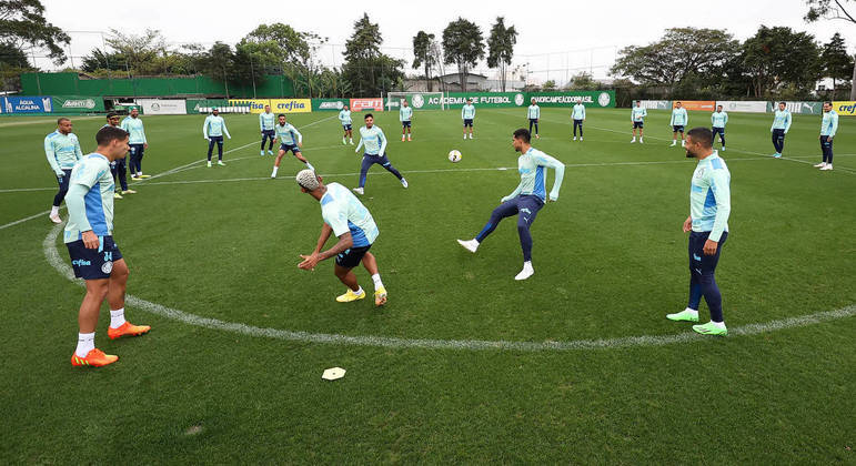 Elenco do Palmeiras realiza atividade na Academia de Futebol visando o duelo com o Flamengo