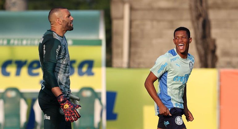 Weverton e Danilo estiveram presentes no último treino do Palmeiras visando o Juventude