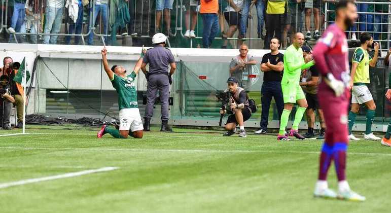Aos 15 minutos do primeiro tempo, após uma cobrança de falta, a bola sobra para Gabriel Menino, que chuta de fora da área e acerta o canto direito do goleiro Ygor Vinhas. Palmeiras 1 x 0 Água Santa