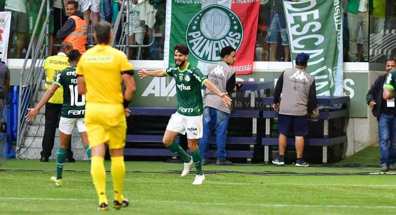 Virou goleada! Flaco López, que veio do banco, fez o quarto do Palmeiras, que colocou as duas mãos na taça do Paulistão