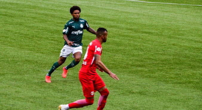 Luiz Adriano fez gol do Palmeiras contra Bragantino após um mês contundido