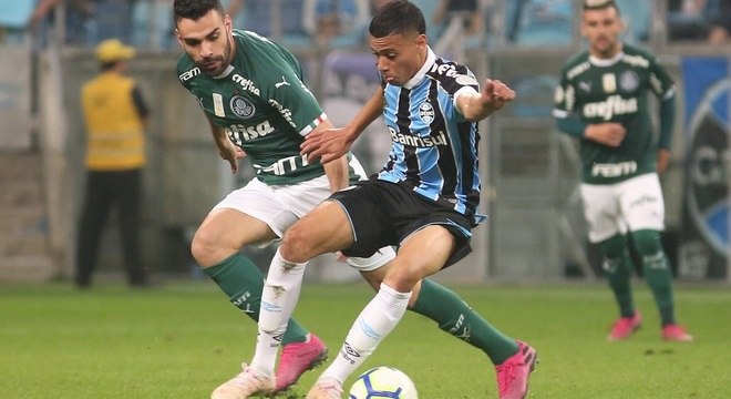 Palmeiras e Grêmio ficam no empato jogando com times reservas