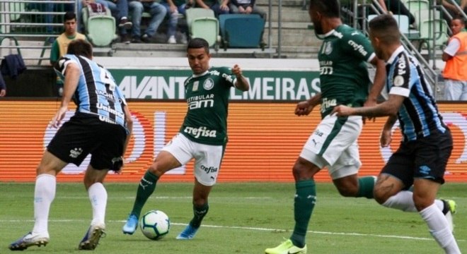 Dudu teve boa atuação pelo Palmeiras, mas não evitou a derrota do time em casa