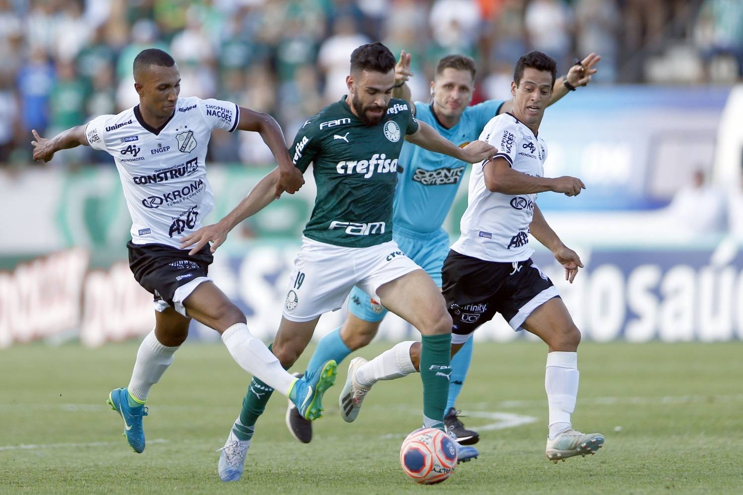Com um a mais em campo, Palmeiras esbarra em retranca e empata com a Inter de Limeira