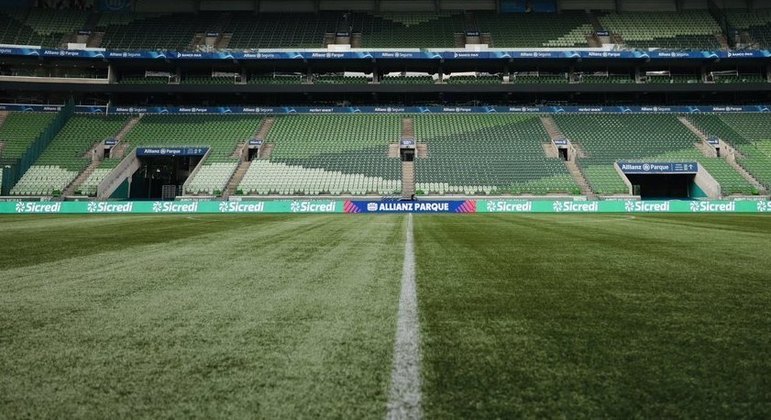 Allianz Parque e Arena da Baixada são os únicos estádios no Brasil com grama artificial