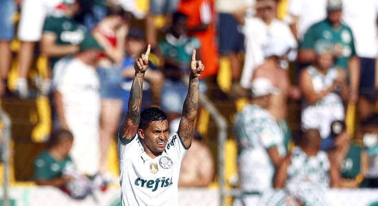 Dudu comemora o segundo gol do Palmeiras sobre o Novorizontino