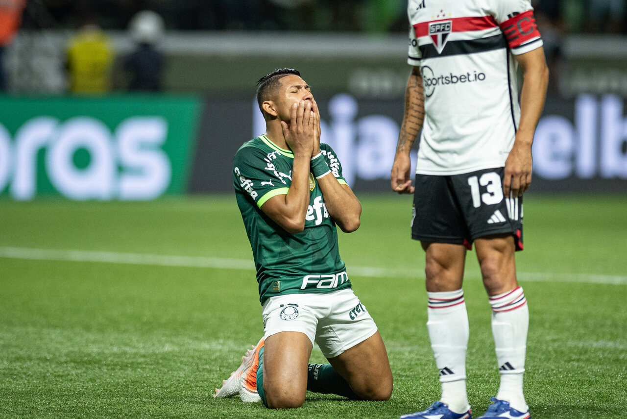 Após problema em avião de Leila, Palmeiras freta voo para voltar ao Brasil  - Jogo24