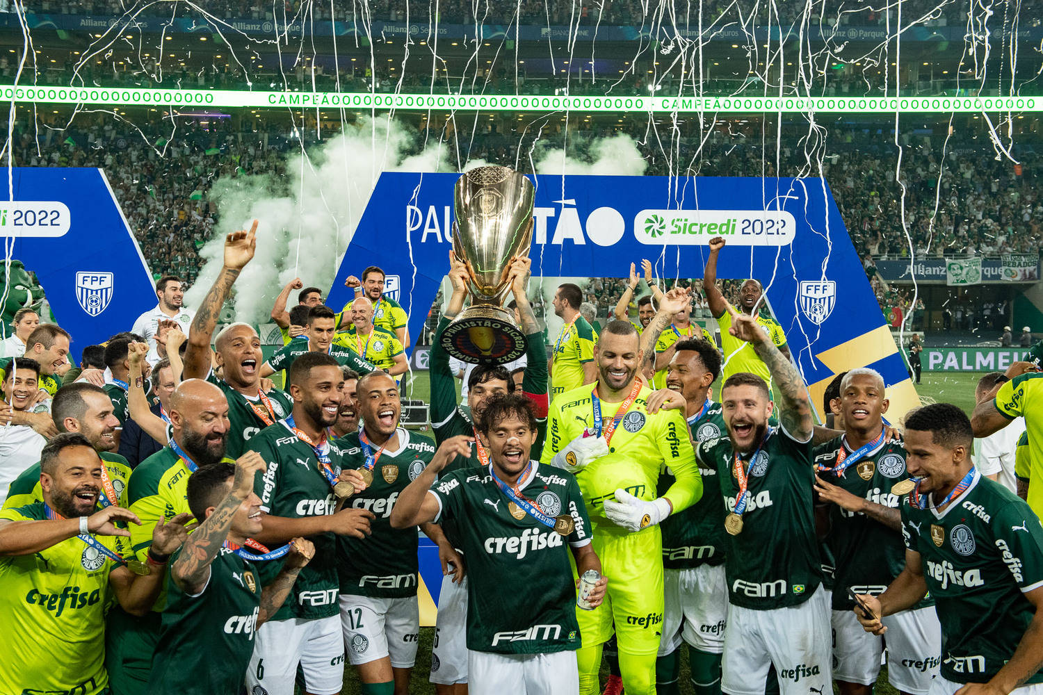 Portal R7.com on X: Fim de jogo! Palmeiras reverte a vantagem tricolor,  faz 4x0 e conquista o título do Campeonato Paulista ⚽️🏆  #FinalPaulistãoNaRecord  / X