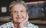 Palmira Nery da Silva Onofre, mais conhecida como Palmirinha, morreu no dia 7 de maio, aos 91 anos, em decorrência de problemas renais crônicos. A informação foi confirmada por meio de uma publicação nas redes sociais da apresentadora. Ela estava internada em um hospital particular, em São Paulo, desde o dia 11 de abril