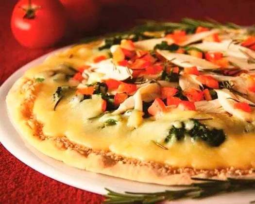 Palmito e Brócolis - Essa pizza vegetariana requer tomate, palmito, azeitona preta, alecrim, queijo muçarela e fatias de tomate. Sugerida por Ana Maria Braga.