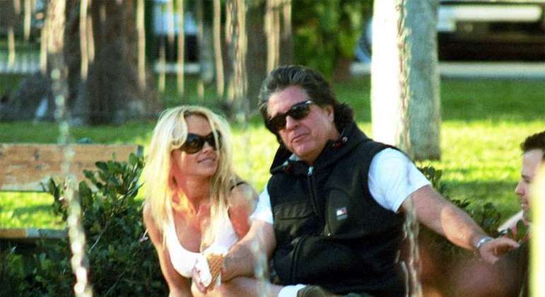 Pamela Anderson e o ex-marido John Peters