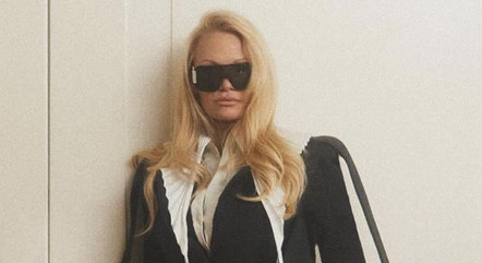 Pamela Anderson ousou na escolha do look