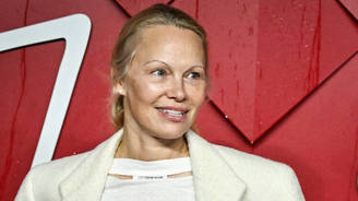 Pamela Anderson é clicada novamente sem make em evento (AFP/Ben Stansall - 04/12/2023)