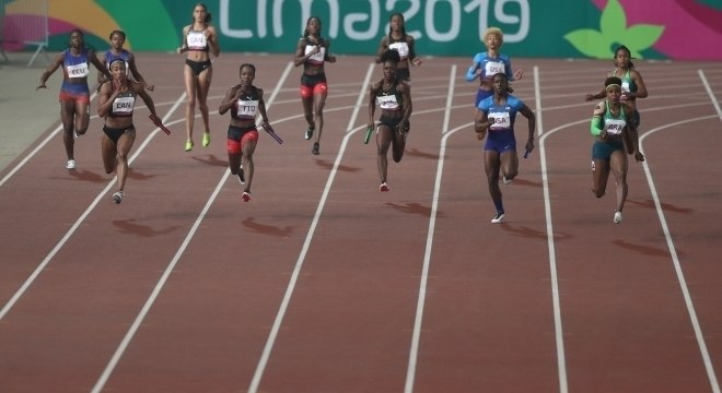 Revezamento feminino levou mais uma medalha dourada para o Brasil no atletismo
