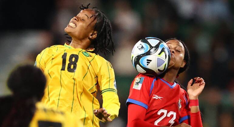 A Jamaica confirmou o favoritismo contra o Panamá, garantiu mais três pontos na Copa do Mundo e assumiu a vice-liderança do grupo F. Em um primeiro tempo de poucas oportunidades, as jamaicanas tiveram que lidar com a postura mais defensiva do Panamá e conseguiram arriscar dois chutes de longe. Porém, o primeiro tempo acabou no zero a zero 
