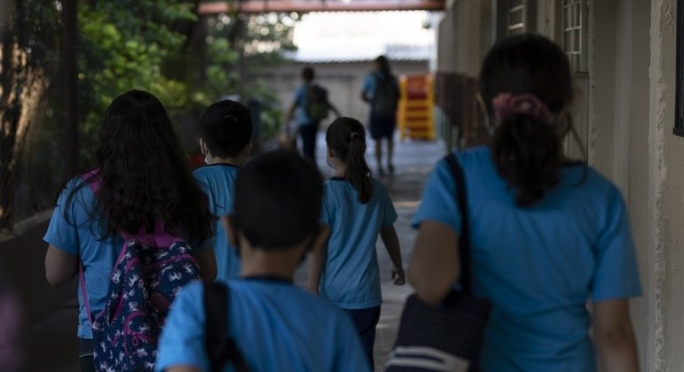 96% dos alunos da rede estadual concluíram o ensino médio sem saber fazer equação de 1º grau