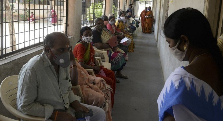 Índia adota nova restrições após aumento do número de casos de covid-19