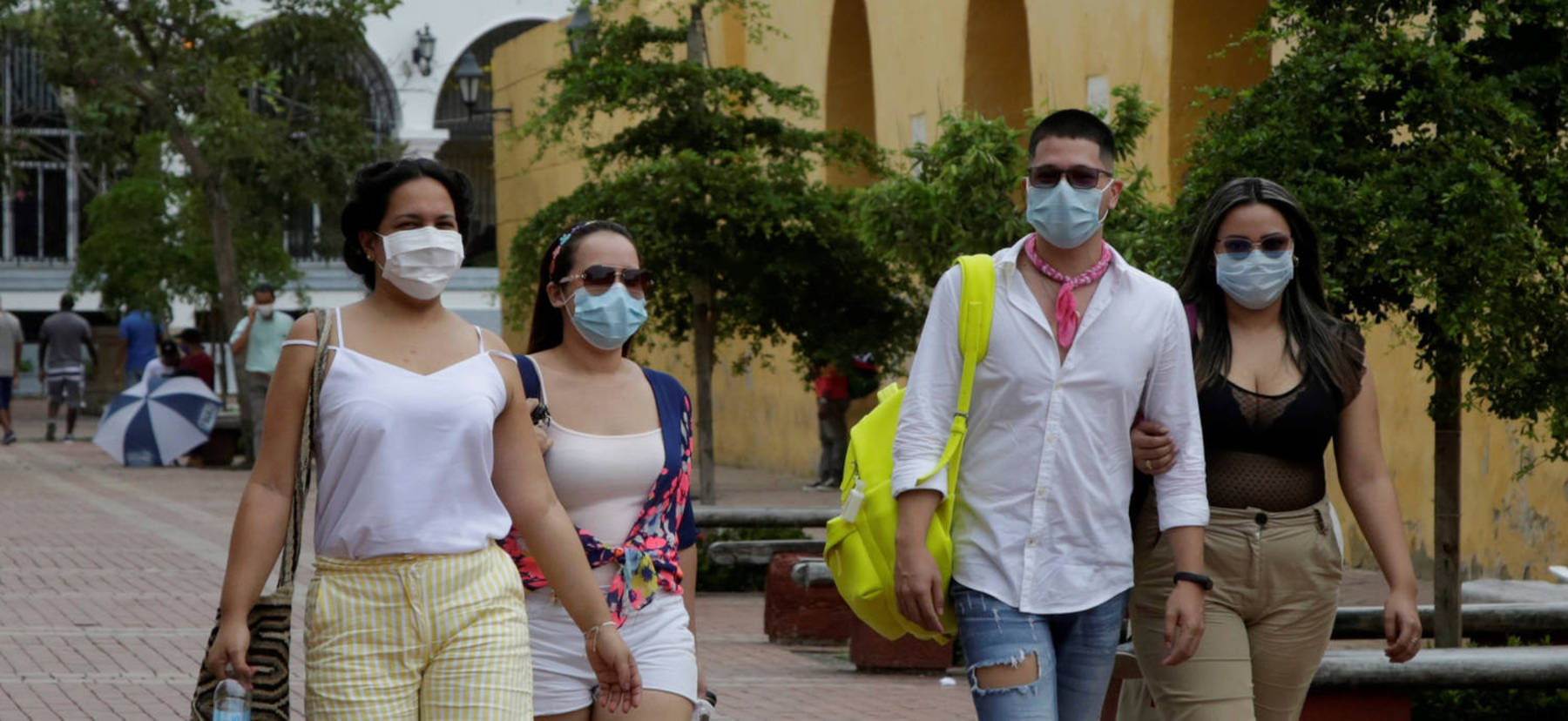 A forma de se relacionar com a higiene pessoal e coletiva mudou: todo mundo de máscara (EFE)