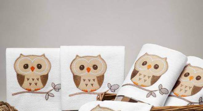 Pano de prato bordado simples em formato de coruja