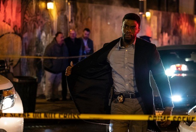 Chadwick Boseman em 'Crime sem Saída' — Foto: Reprodução 