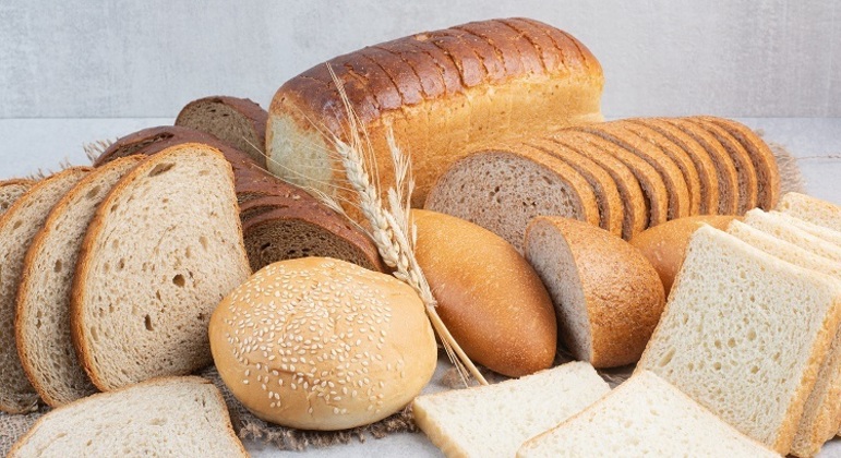 O glúten está presente em pães e em outros os alimentos que são feitos com farinha de trigo
