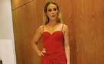 Nesta quinta-feira (29), Paolla postou um TBT de um 'dia especial', segundo ela. A atriz marcou Diogo na publicação da imagem, em que aparece usando um vestido vermelho. 'Bota especial nisso', concordou o sambista