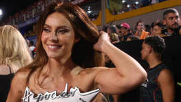 Paolla Oliveira brilha em camarote com look que simula nudez; veja (ROBERTO FILHO / BRAZIL NEWS)