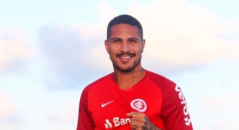 Paolo Guerrero (atacante) - 37 anos - Sem clube desde outubro de 2021 - Último clube: Internacional - Valor de mercado: 500 mil euros (R$ 3 milhões)