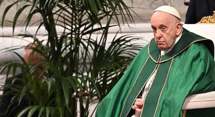 Papa Francisco chega a Portugal em meio a críticas