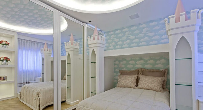 papel de parede infantil para quarto com cama em formato de castelo 
