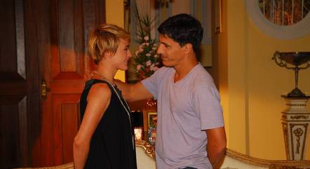 Carolina e Pedro formam par romântico da novela
