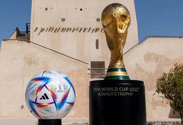 Para 2022 a Adidas lançou a Al Rihla (Viagem em árabe). O desenho da bola é inspirado na cultura, arquitetura, barcos e na bandeira do Qatar, país-sede.