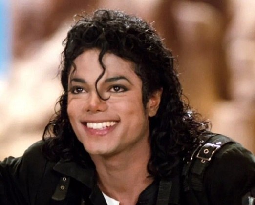 Para muitos, Michael Jackson é o maior cantor da história. Os motivos são vários: carisma, talento, sucesso e presença de palco. Pensando nisso, fizemos uma galeria com curiosidades sobre o astro, que nos deixou a pouco mais de 13 anos. 