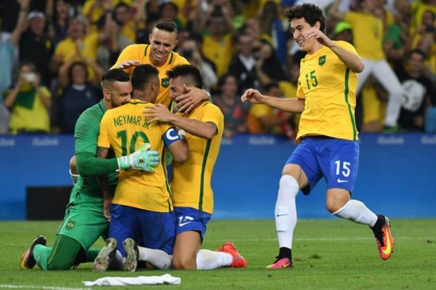 Para muitos, o maior feito pelo Brasil foi conquistar as Olimpíadas de 2016, torneio que o Brasil nunca tinha conquistado.  Desde a sua chegada à Seleção, o Brasil disputou a Copa América em 2011, 2015, 2016, 2019 e 2021. A única que o país venceu foi em 2019, quando ele não pôde jogar, lesionado.