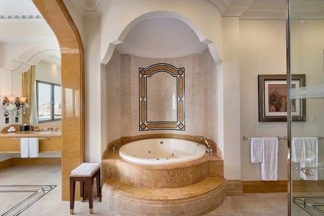 Para quem reservar a suíte presidencial, terá direito a uma luxuosa banheira.