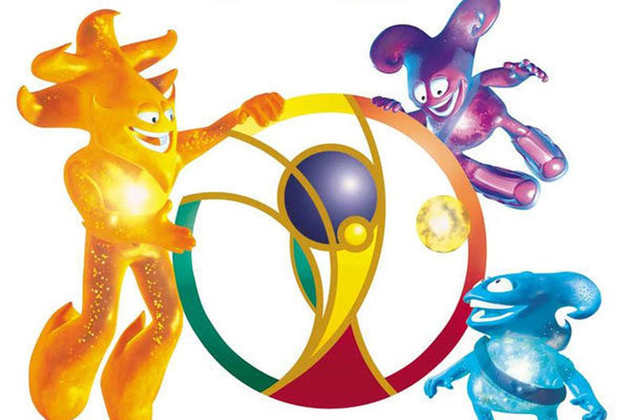 Para representar a Copa realizada em dois países diferentes, três personagens: Ato, Kaz e Nik. Com aparência de seres de outro planeta, não usam acessórios ou roupa.