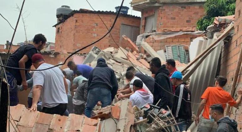 Desabamento de sobrado deixa um morto e quatro feridos em Paraisópolis (SP)