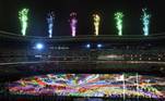 Mais fogos de artifício disparados no Estádio Olímpico de Tóquio, dessa vez multicoloridos, representando a variedade e diversidade e inclusão social dos Jogos Paralímpicos