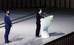 A ex-atleta e presidente do Comitê Organizador dos Jogos Olímpicos e Paralímpicos de Tóquio, Seiko Hashimoto, fala ao lado do presidente do Comitê Paralímpico Internacional, Andrew Parsons, durante a cerimônia de abertura
