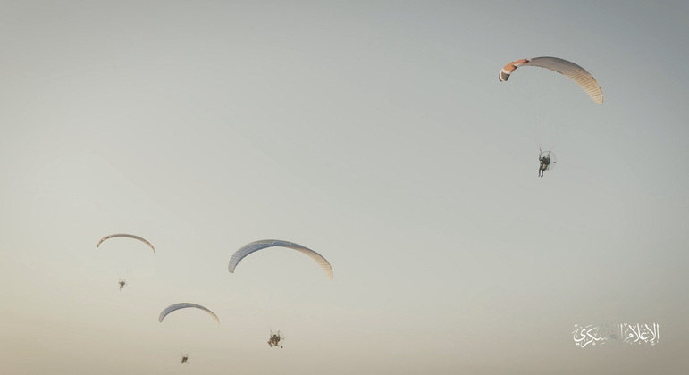 Parapentes foram parte da incursão do Hamas no começo do mês em Israel