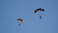EUA: Capitólio é esvaziado após salto de paraquedistas perto do prédio