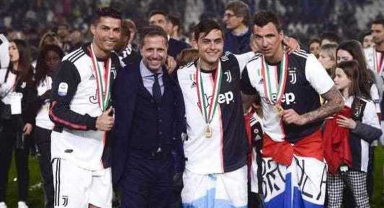 Paràtici, entre o CR7, Paulo Dybala e Mandzukic