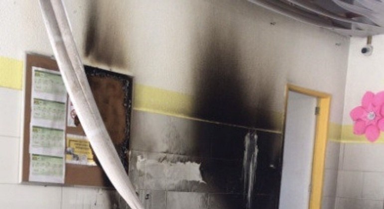 Parede atingida pelo fogo em escola na Bahia