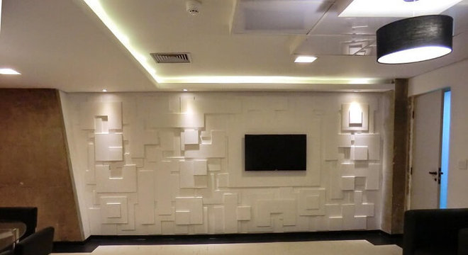 Parede com placa de gesso 3D feita com desenhos irregulares