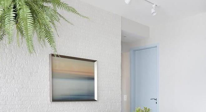 parede cor branca para sala decorada com tapete preto e branco