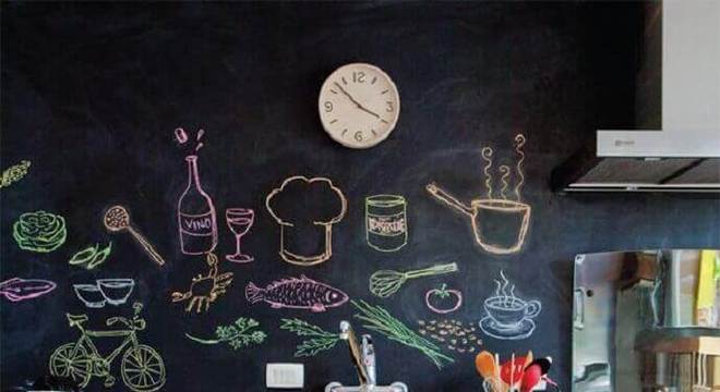 parede de lousa para cozinha amarela e preta planejada 