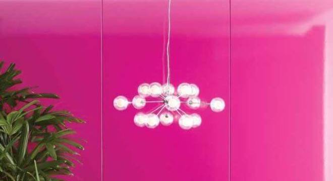 parede na cor fúcsia