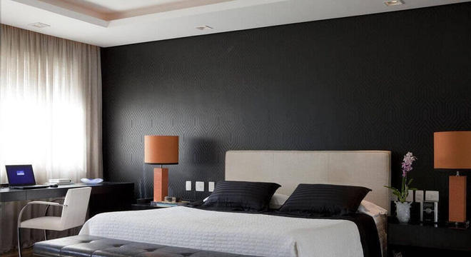 parede preta em quarto de casal