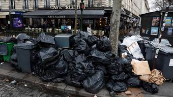 Paris has already piled up more than 5,000 tons of rubbish in seven days – news